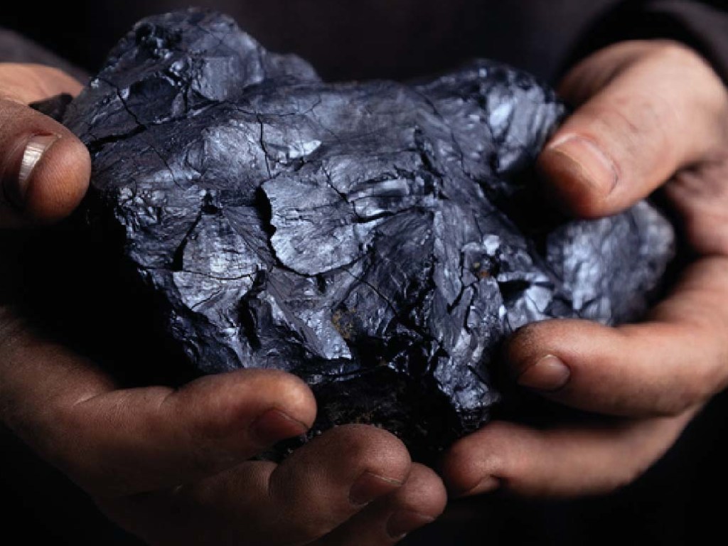Украина к середине зимы снизила добычу угля практически на треть