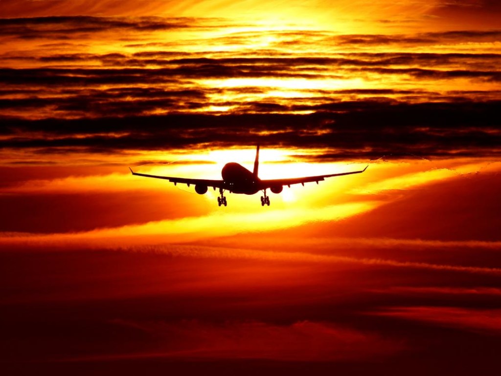В Иркутске дымящийся Boeing-777 совершил экстренную посадку | Общество | Новости | Каспаров.Ru