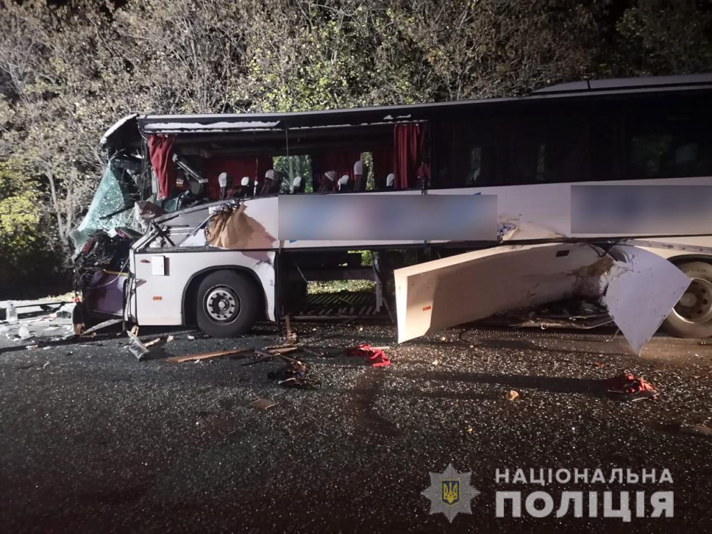  В Запорожской области автобус влетел в трактор: есть погибшие (ФОТО)