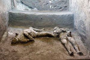 На месте извержения Везувия нашли останки раба и богача