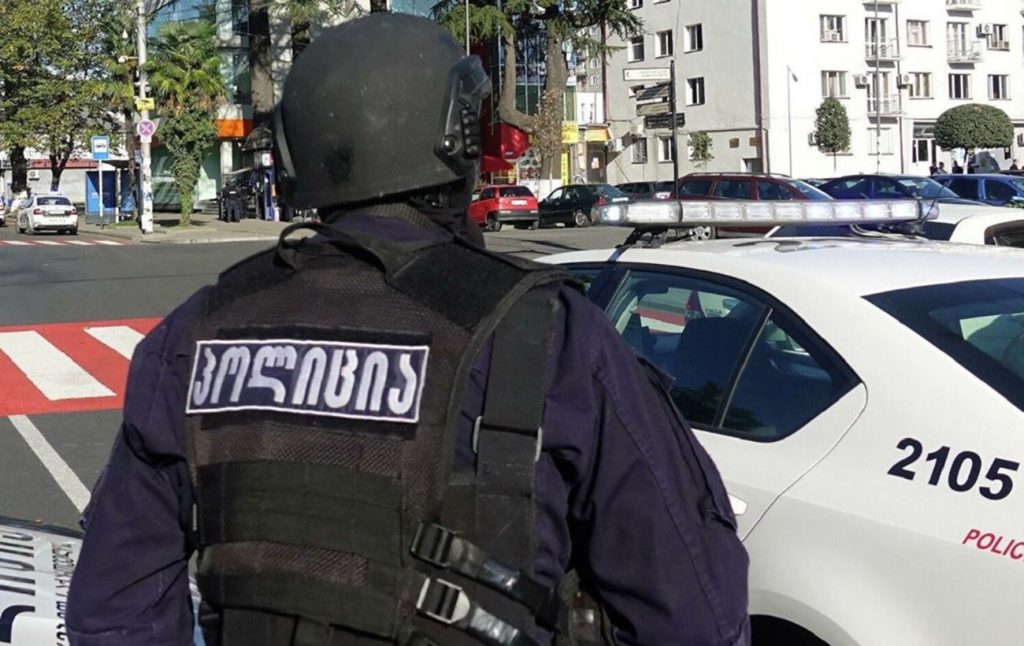 Грузинская полиция задержала мужчину, захватившего заложников в банке