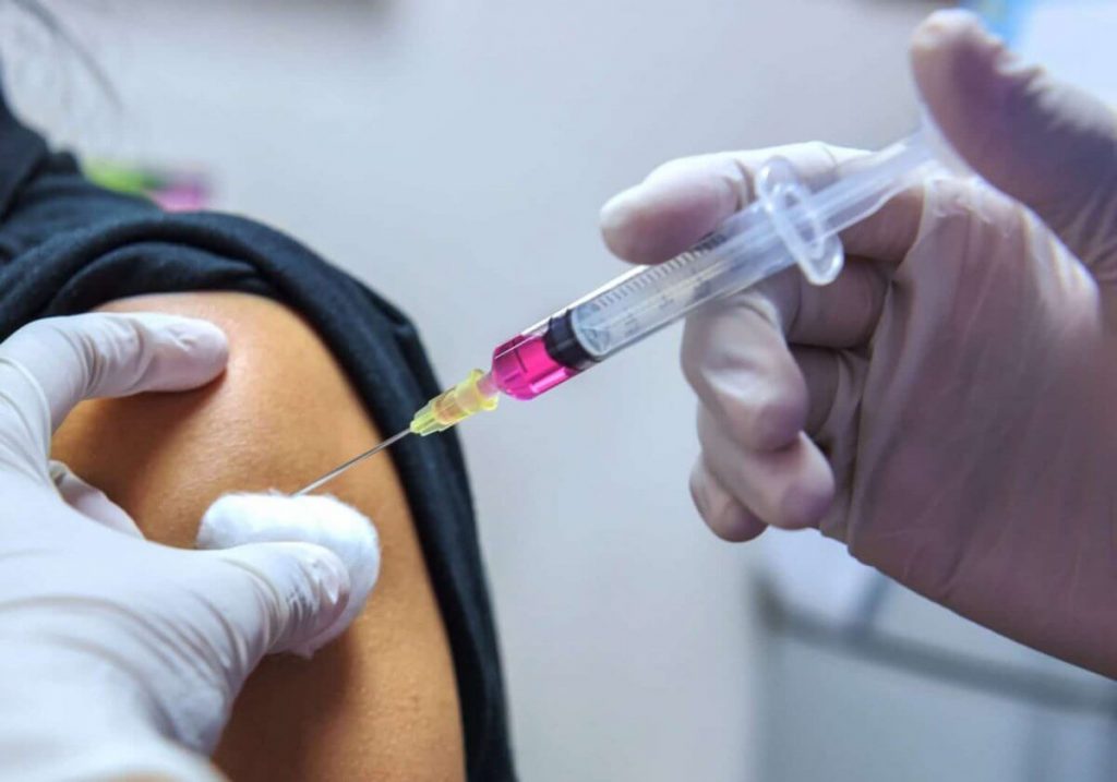 В МОЗ рассказали, нужна ли вакцинация людям, переболевшим коронавирусом