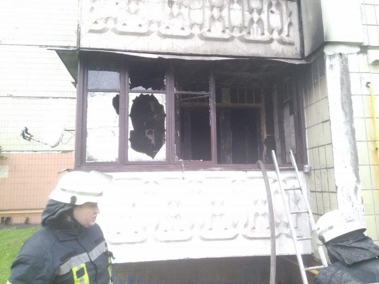 В Киеве на Ревуцкого произошел пожар в многоэтажке