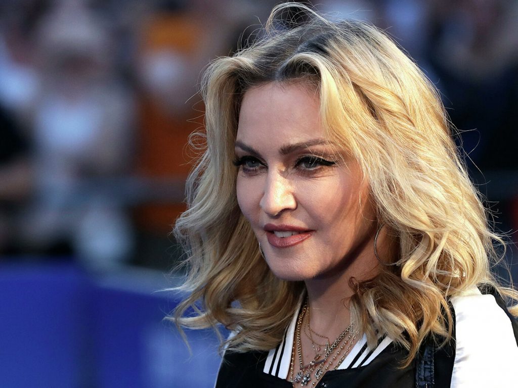 Мадонна поделилась жутким селфи на фоне новостей о своей смерти