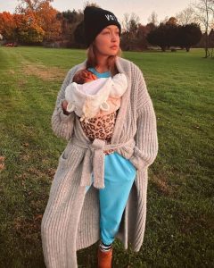 Модель Джиджи Хадид показала свою новорожденную дочурку