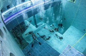 Глубина 45 метров: под Варшавой построили самый глубокий бассейн в мире