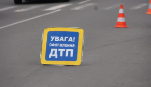 В Харькове правоохранитель в авто сбил 18-летнюю девушку на переходе