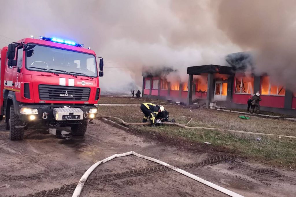 На Харьковщине ликвидировали масштабный пожар на складах