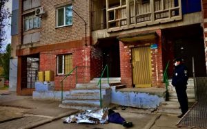 В Мелитополе с четвертого этажа упал молодой мужчина