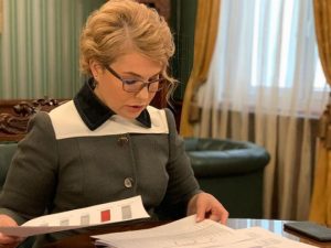 Юлия Тимошенко в Раде сделал себе «массаж»