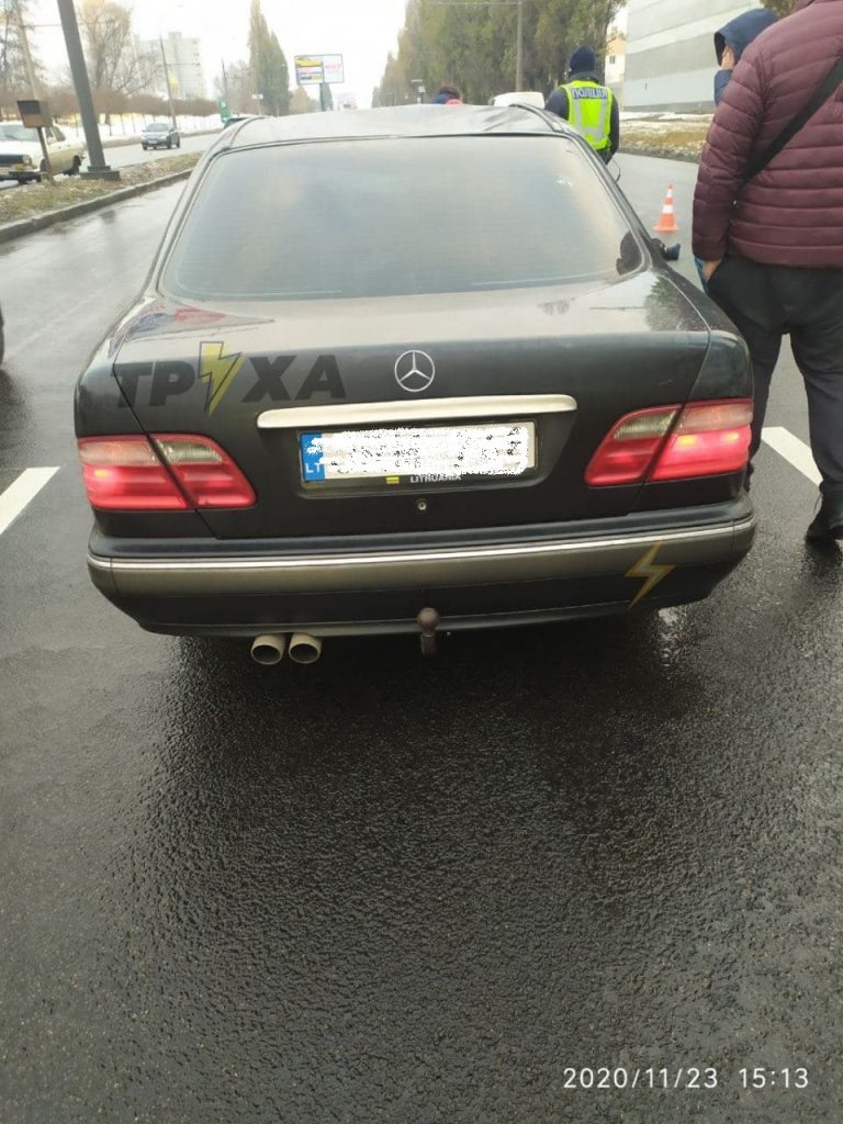 Мужчине оторвало голову: Авто на евробляхах в Харькове сбило пешехода &#8212; СМИ