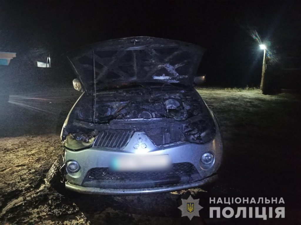 В Харьковской области ночью неизвестные подожгли Mitsubishi