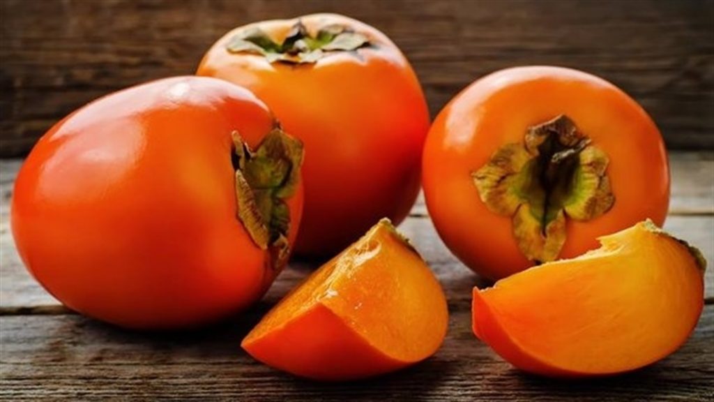Сезон хурмы, граната и мандарин: польза и вред любимых зимних фруктов