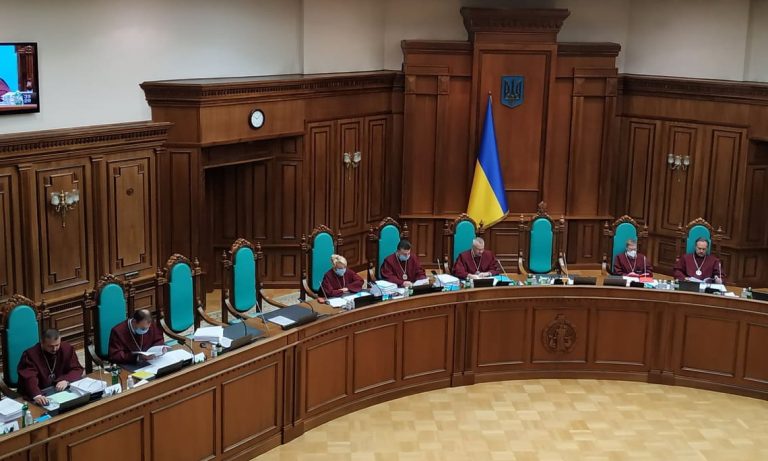 КСУ признал конституционным закон об отмене депутатской неприкосновенности в Украине