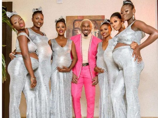 Нигерийский плейбой явился на свадьбу с шестью беременными женщинами, заявив, что все эти дети – от него 