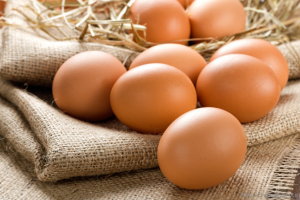 Возникает риск опасного заболевания: ученые рассказали, почему нельзя есть много куриных яиц