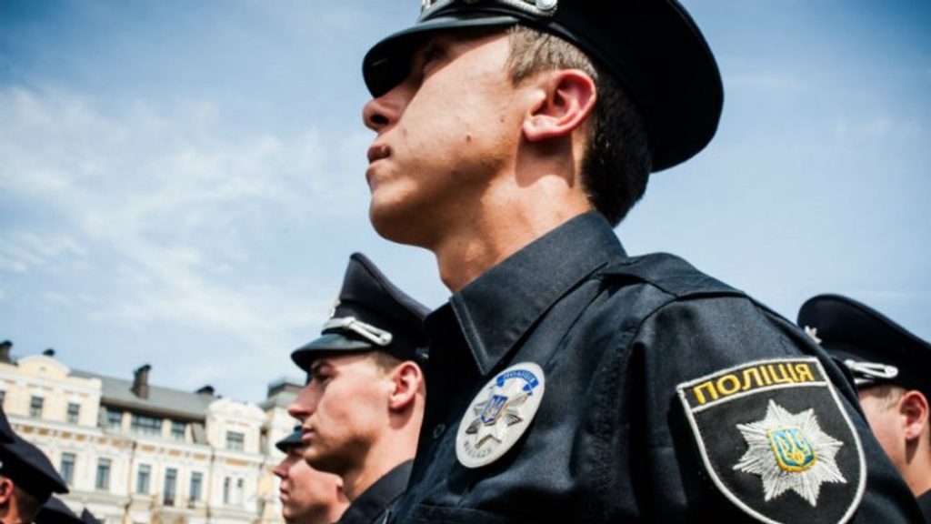 В Киеве патрульные помогли спасти ребенка с температурой 40