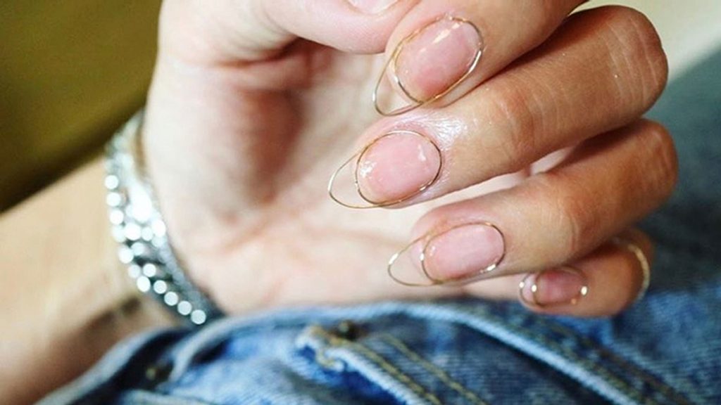 Ученые объяснили, почему люди грызут ногти