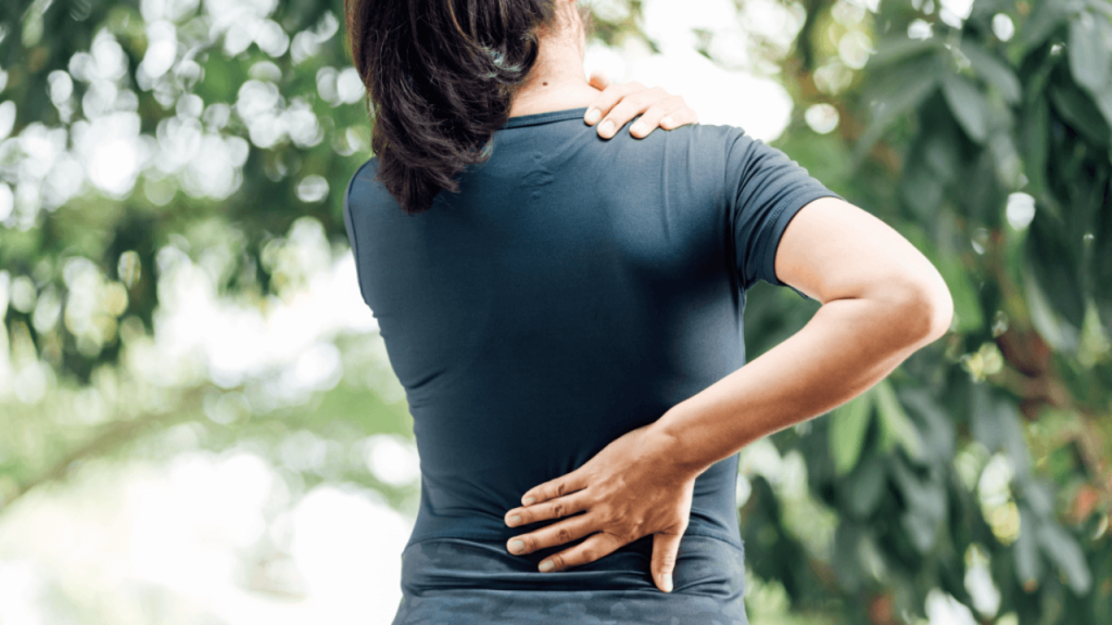 Медики рассказали о неожиданной причине боли в спине у мужчин
