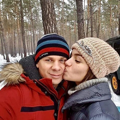 Дмитрий Комаров отвез жену в заснеженный лес