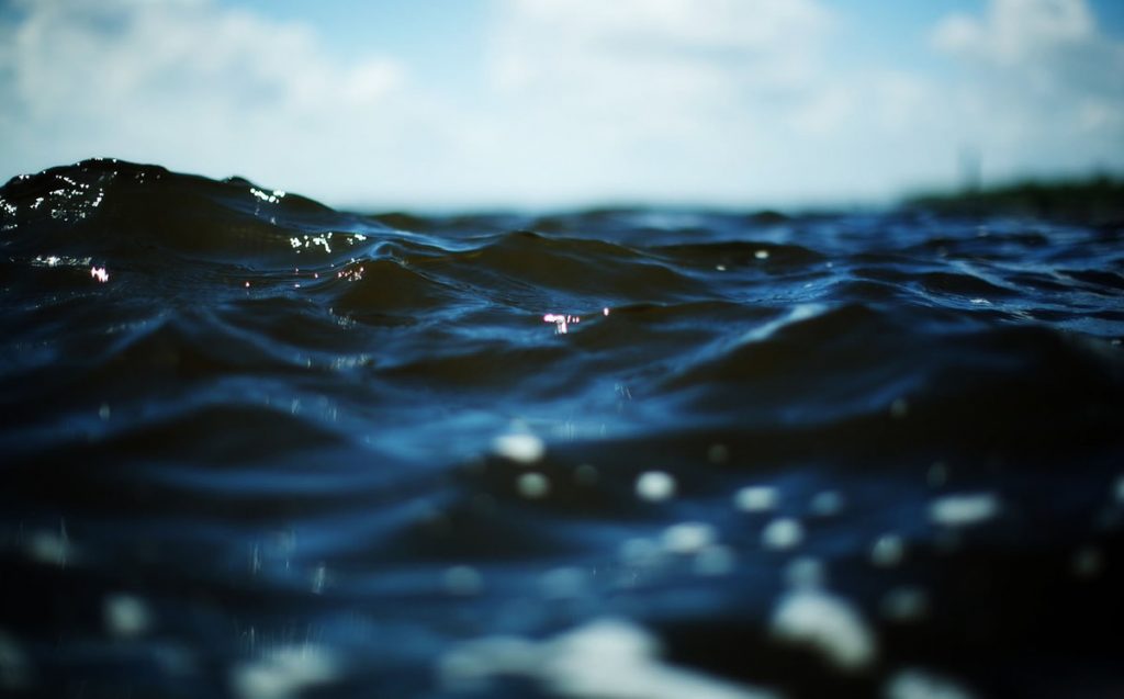 Врачи: морская вода ядовита для организма человека