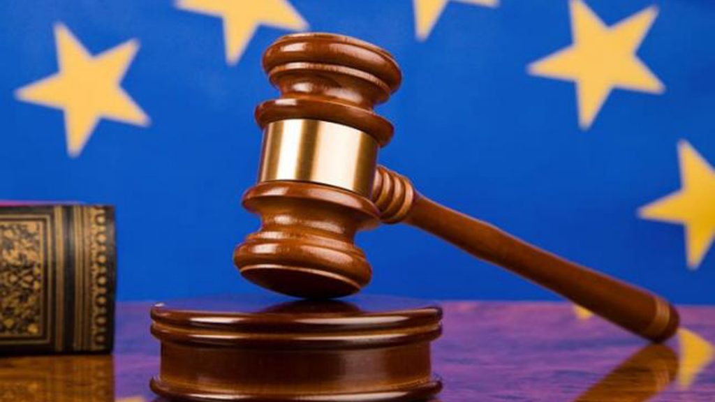 Суд ЕС отменил решение о санкциях против Азарова