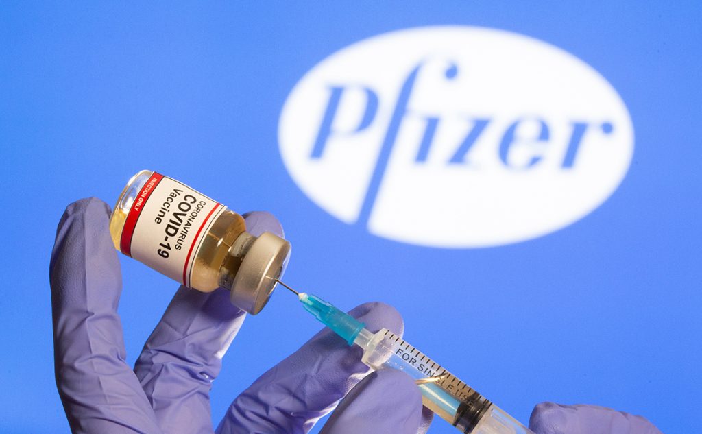 Первой в мире вакцину Pfizer получила 90-летняя британка