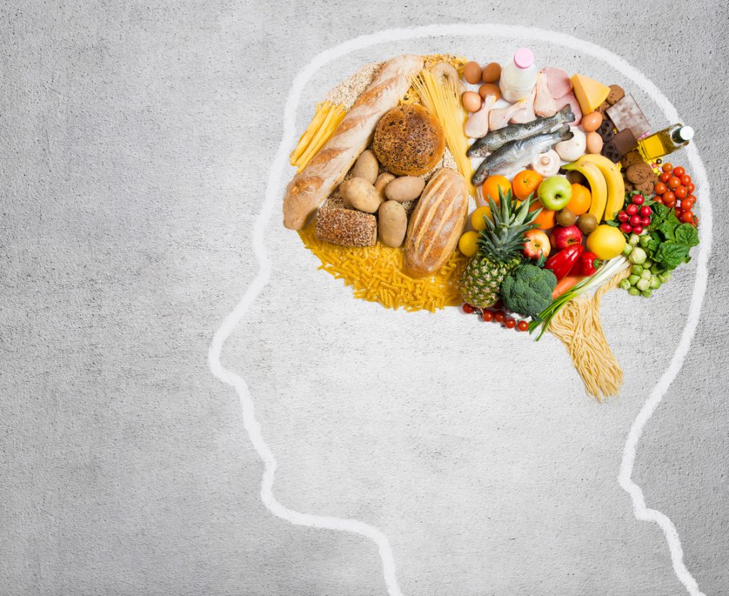 Медик назвала полезные и вредные продукты для мозга человека