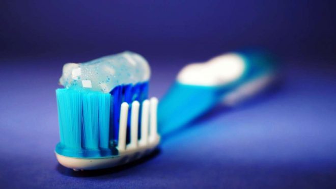 Ученые изготовили зубную пасту, которая уничтожает коронавирус