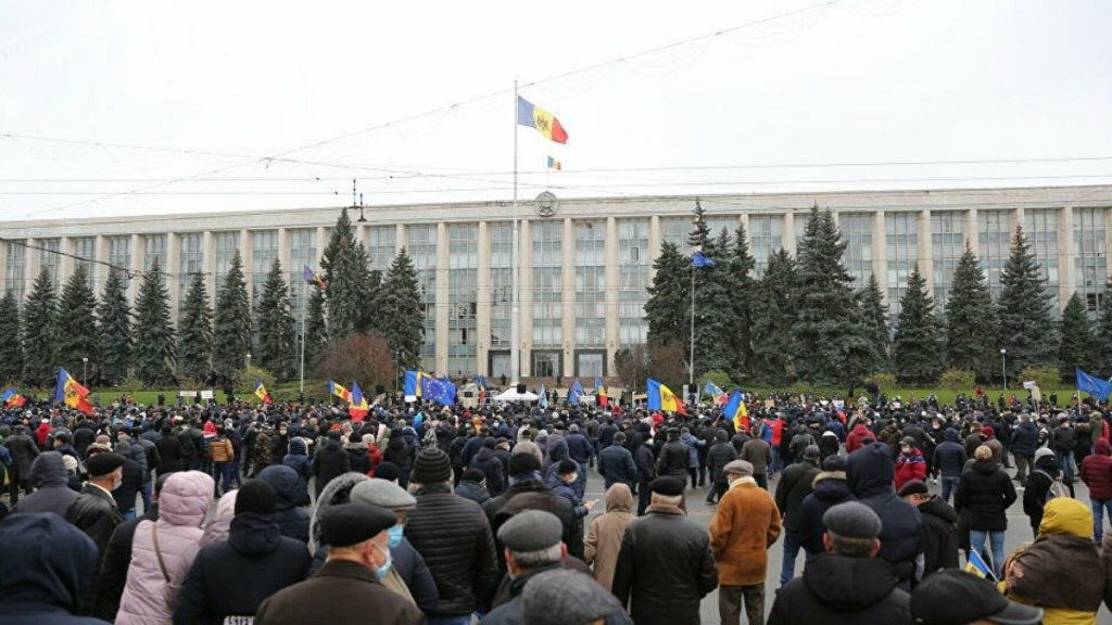 «Долой Додона»: в столице Молдовы проходит митинг