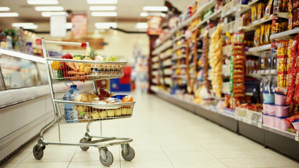Хитрости распродаж и размещения на полках: обзор цен столичных супермаркетов