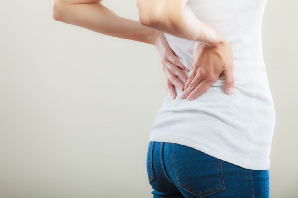Медики перечислил основные причины боли в спине