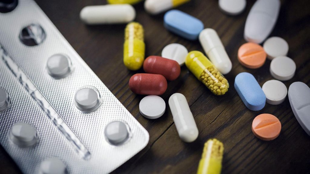 Киевский врач рассказала, в каких случаях заболевшему коронавирусом назначают антибиотики