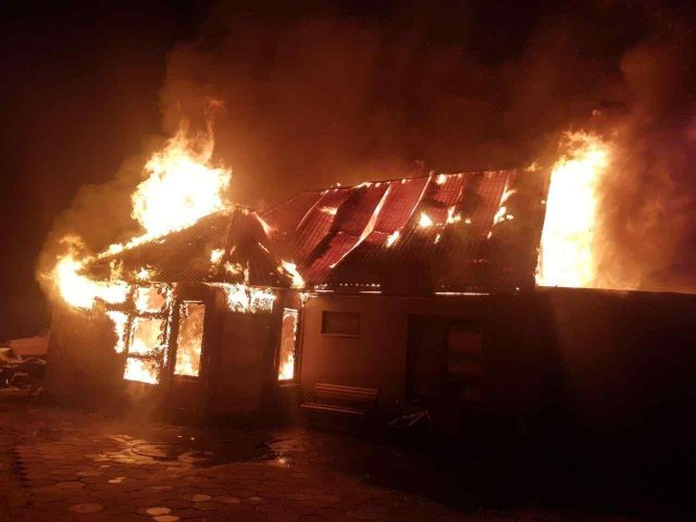 Под Одессой сгорел жилой дом из-за новогодней гирлянды