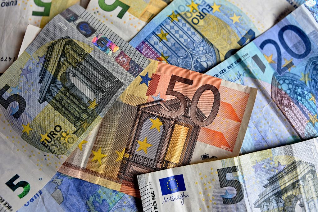 Курс евро достиг максимума с февраля 2018 года
