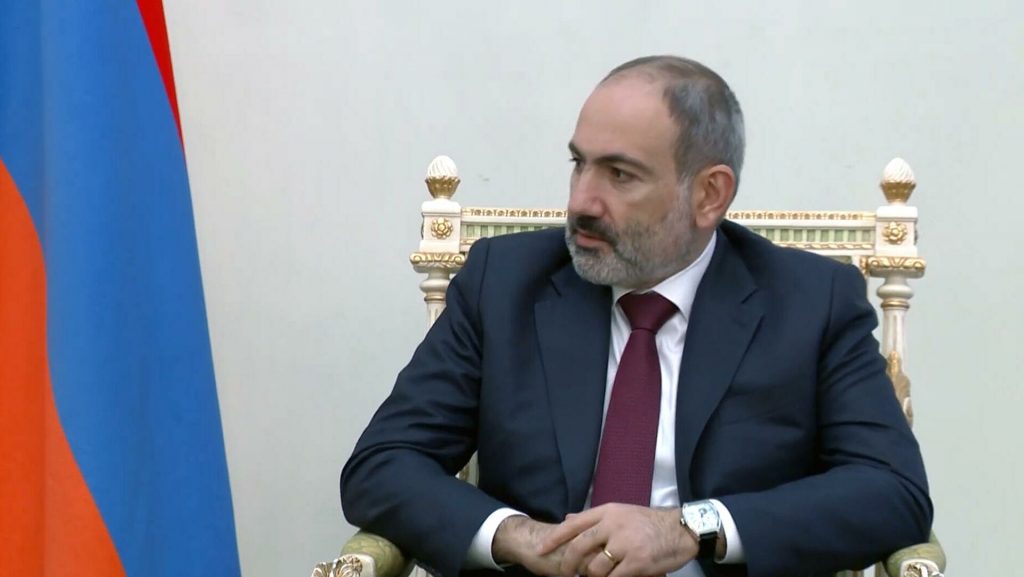 Эксперт: Пашинян уйдет с поста премьер-министра Армении после отмены военного положения