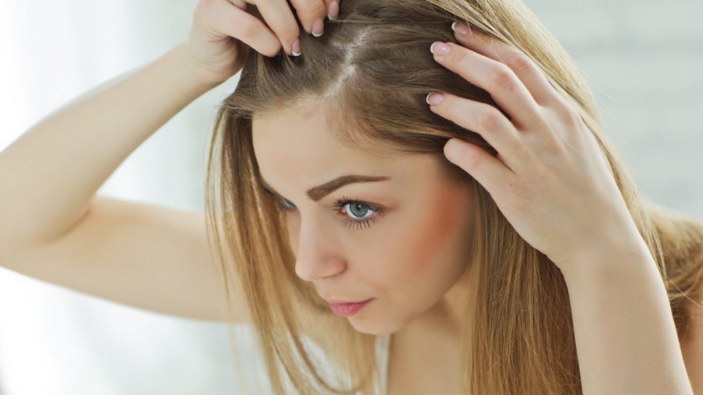 Диетолог рассказала, как предотвратить выпадение волос