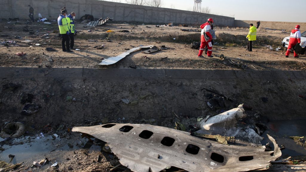 Крушение самолета МАУ: Иран выплатит семьям погибших по 150 тысяч долларов