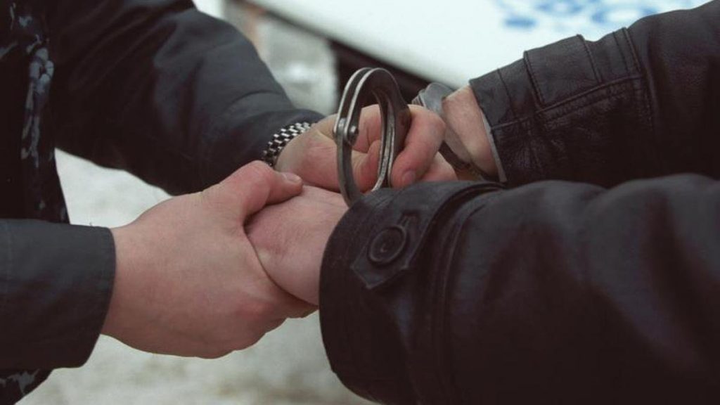 В Киеве возле школы вооруженный преступник ограбил ученика