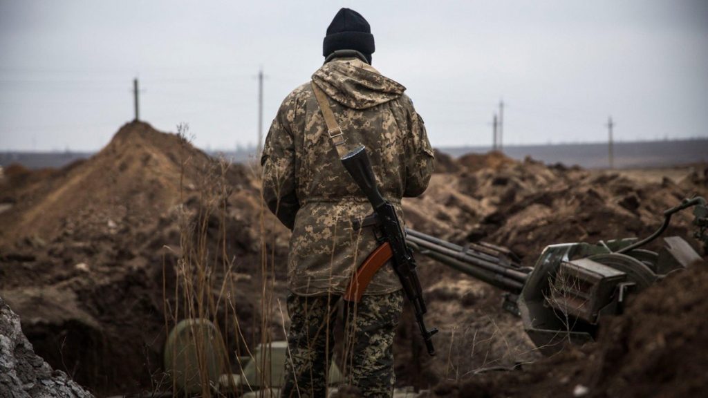 День на Донбассе: шесть обстрелов, двое раненых