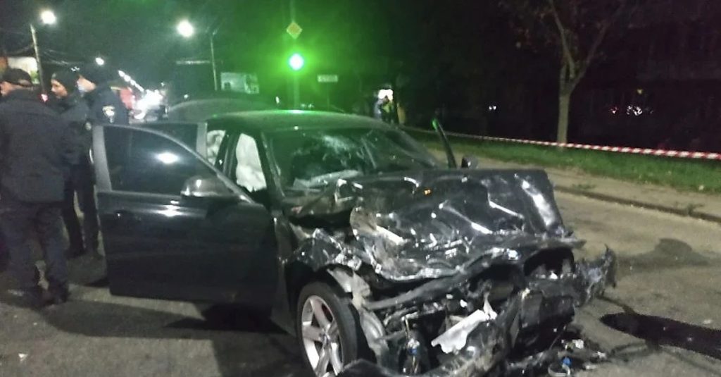 В Сумах водитель уцелел в ДТП, в котором его автомобиль разорвало напополам