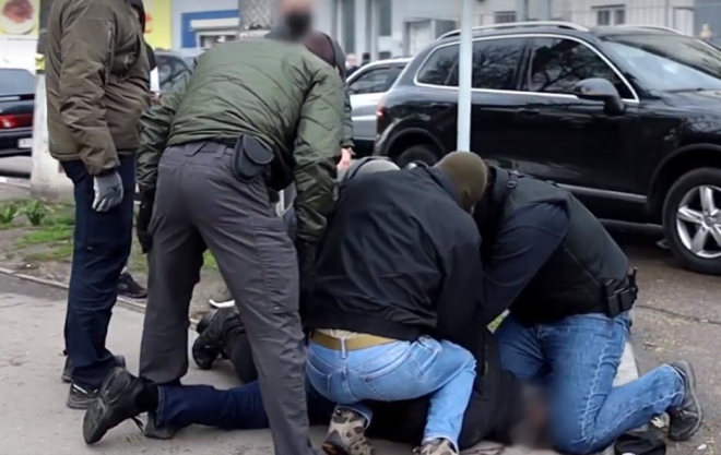 Правоохранители задержали на крупной взятке одного из прокуроров Ровенщины