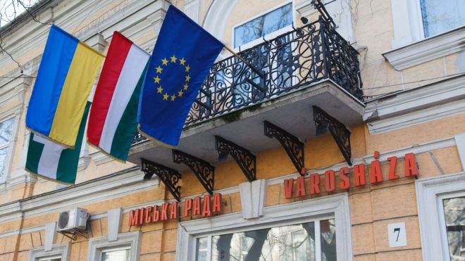 В посольстве Венгрии назвали «молитвой» гимн, который пели депутаты на Закарпатье