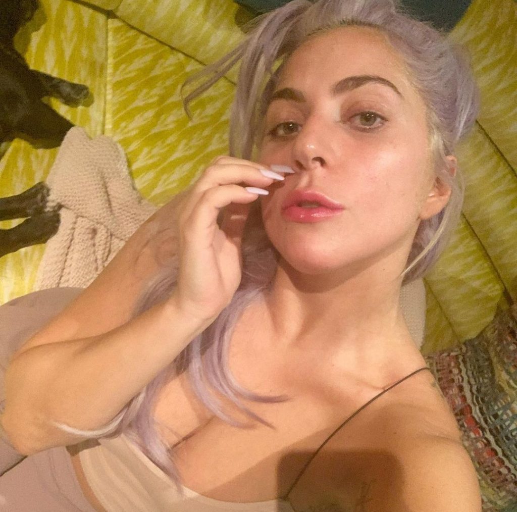 Леди Гага поделилась откровенным фото