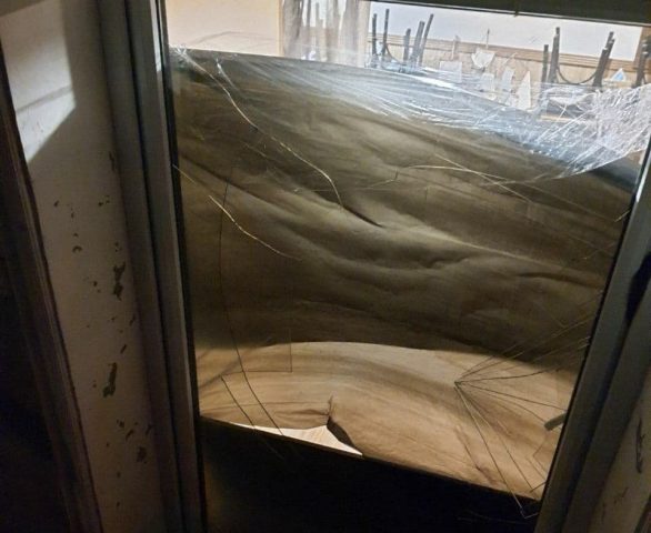 Одесские хулиганы разбили витрины магазинов и автомобили