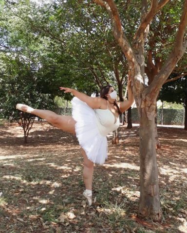 Смелая балерина plus-size без юбки показала свою тренировку