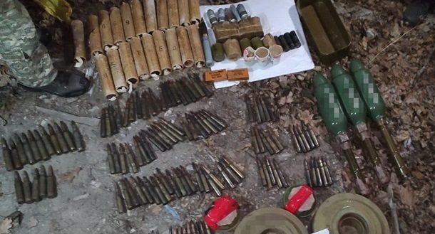 На Донбассе обнаружили тайник с боеприпасами