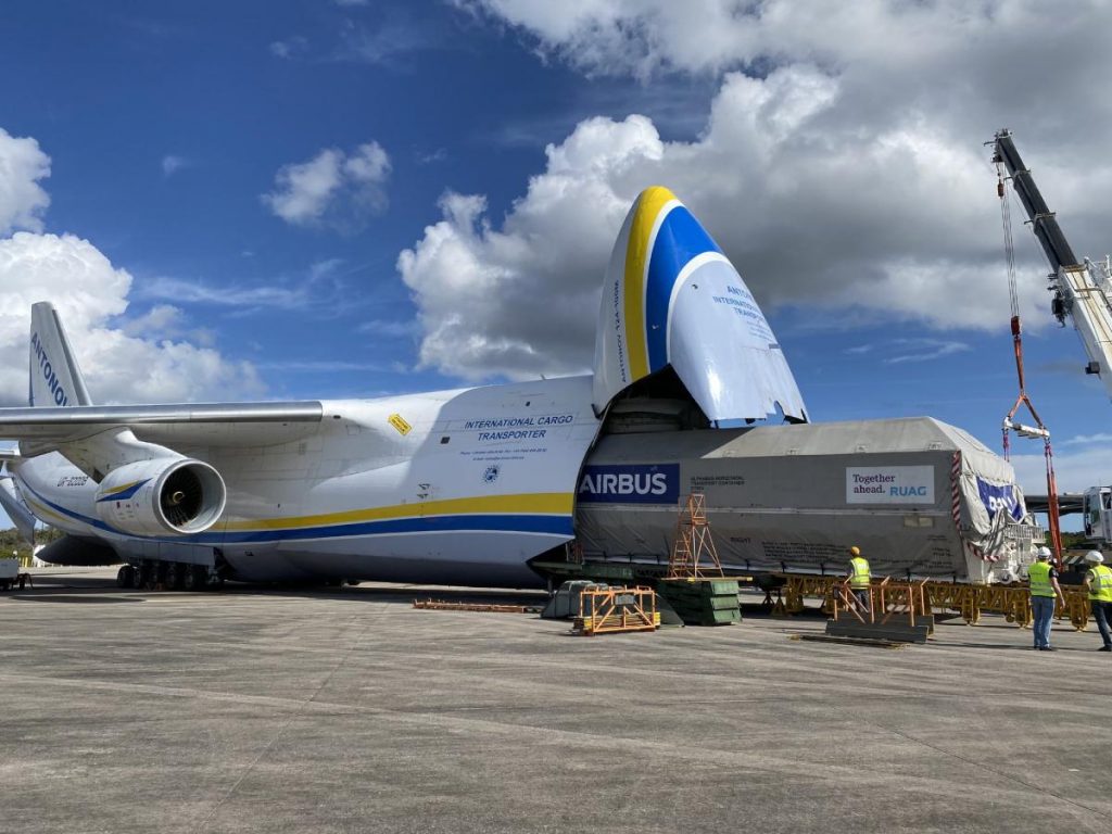 Украинский самолет помог доставить в аэропорт спутник Илона Маска