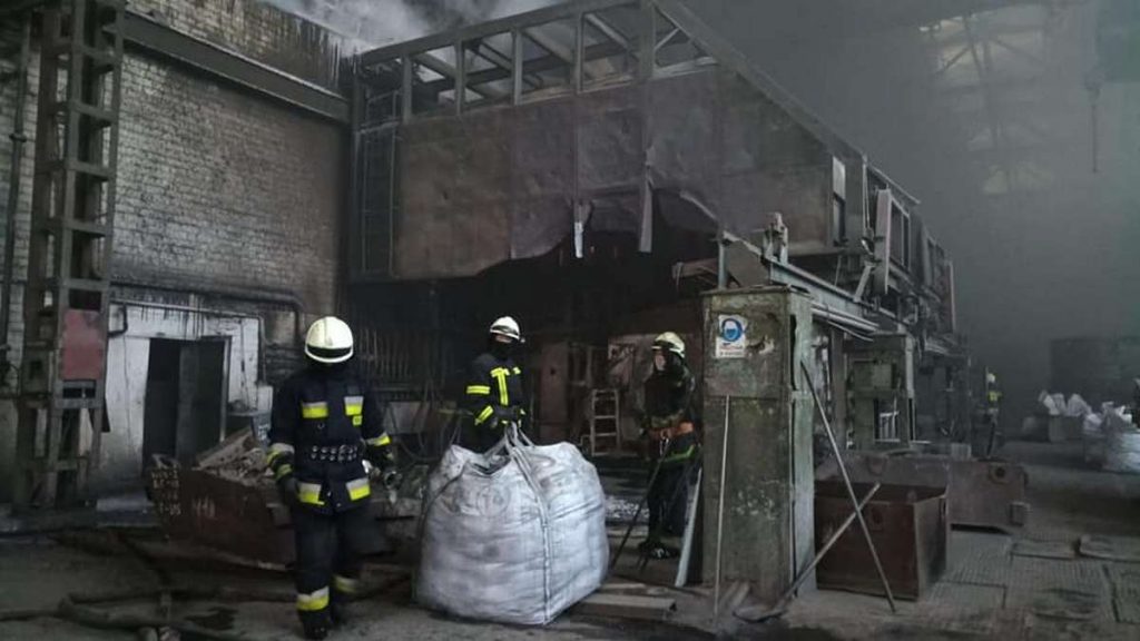 В Днепре на заводе произошло масштабное возгорание