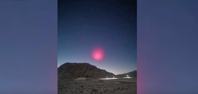 В Китае заметили розовый шар в небе